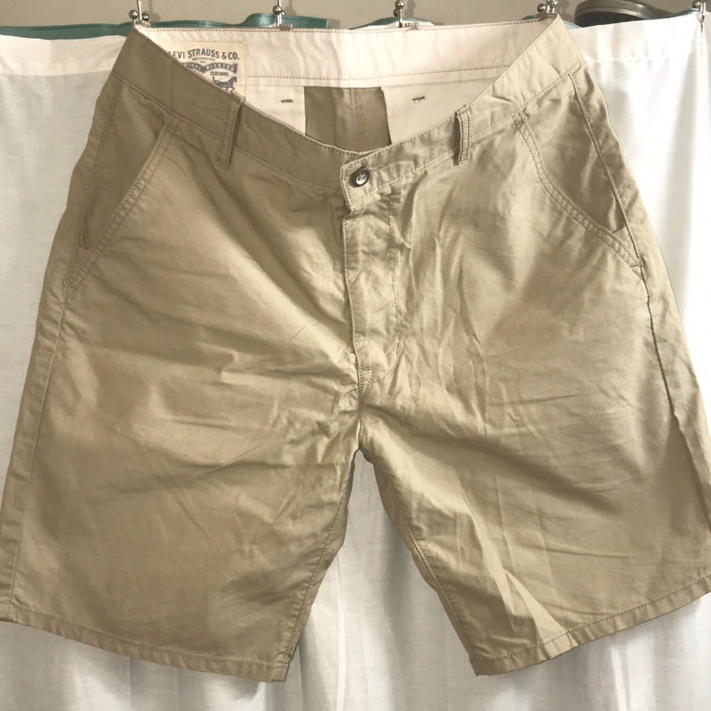 Levi’s summer khaki shorts